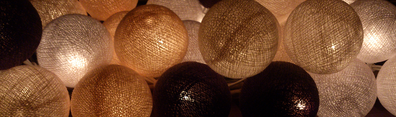 Boules lampes aux couleurs calmes